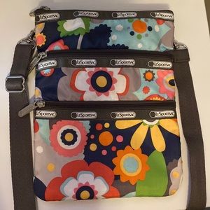Crossbody LeSportsac purse!!